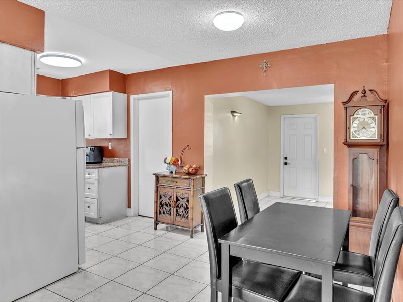 Image 21 of 48 For 5561 6th Ct  