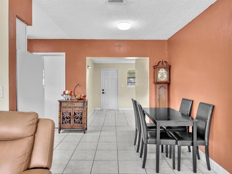 Image 22 of 48 For 5561 6th Ct  