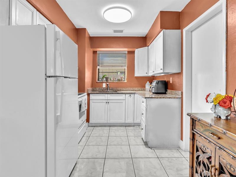 Image 23 of 48 For 5561 6th Ct  