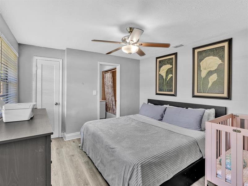 Image 32 of 48 For 5561 6th Ct  