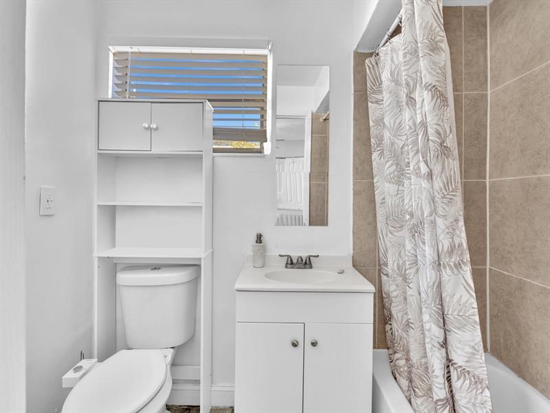 Image 33 of 48 For 5561 6th Ct  