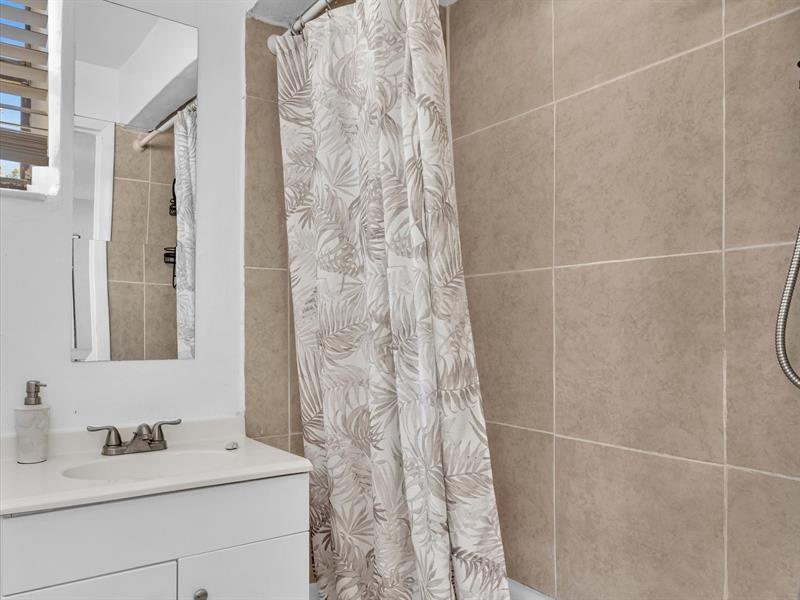 Image 34 of 48 For 5561 6th Ct  