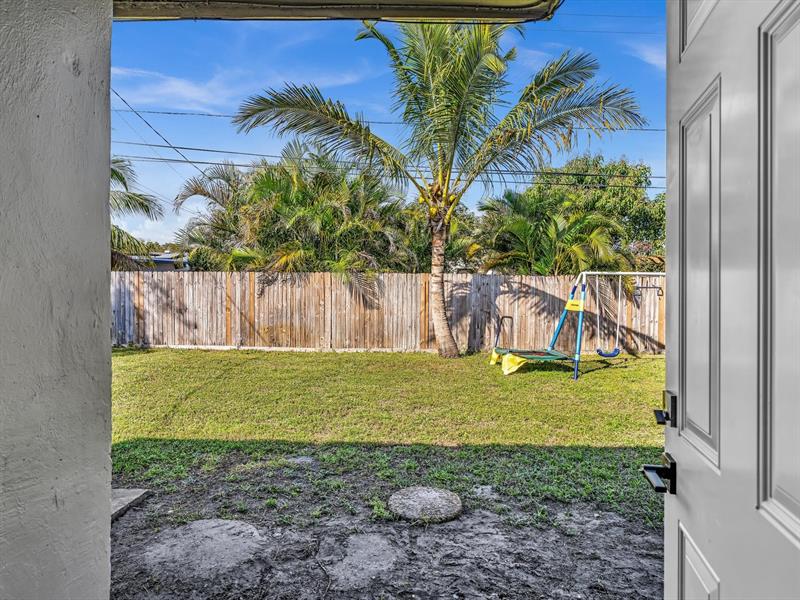 Image 35 of 48 For 5561 6th Ct  