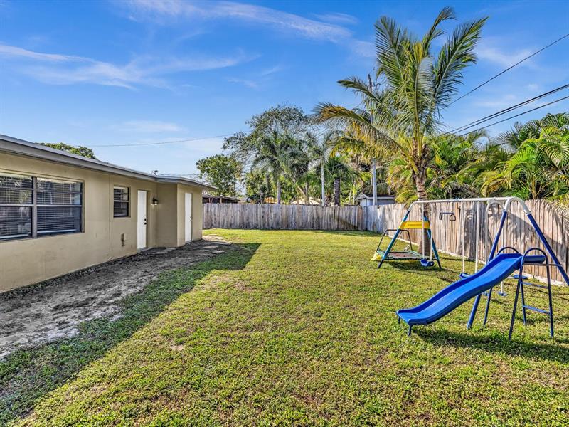 Image 40 of 48 For 5561 6th Ct  