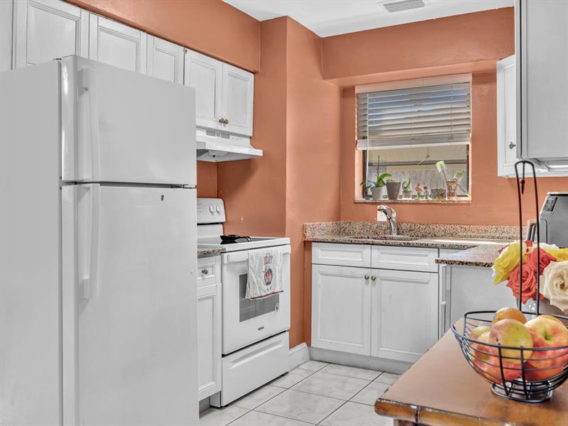 Image 5 of 48 For 5561 6th Ct  
