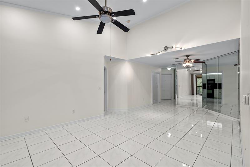 Image 10 of 47 For 4250 30th St  358