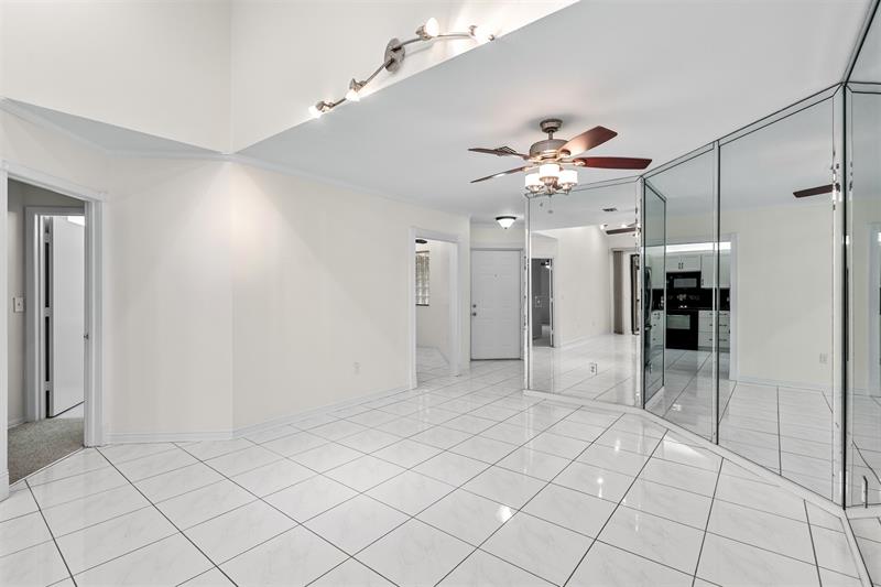 Image 11 of 47 For 4250 30th St  358