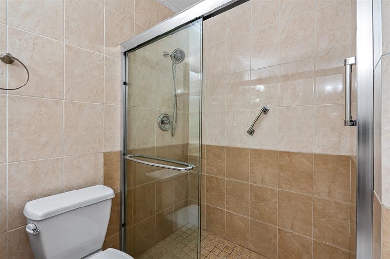 Image 19 of 47 For 4250 30th St  358