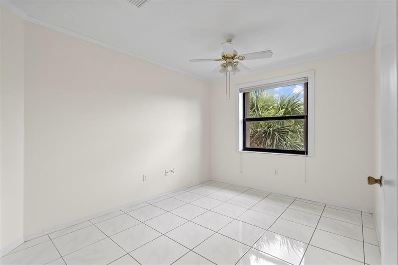 Image 23 of 47 For 4250 30th St  358