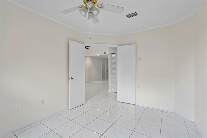 Image 25 of 47 For 4250 30th St  358