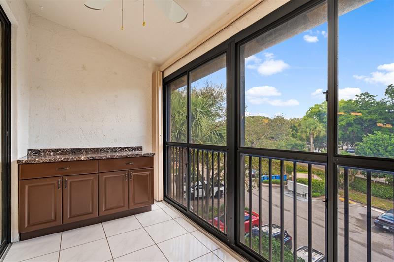Image 31 of 47 For 4250 30th St  358