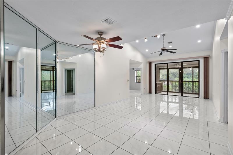 Image 4 of 47 For 4250 30th St  358
