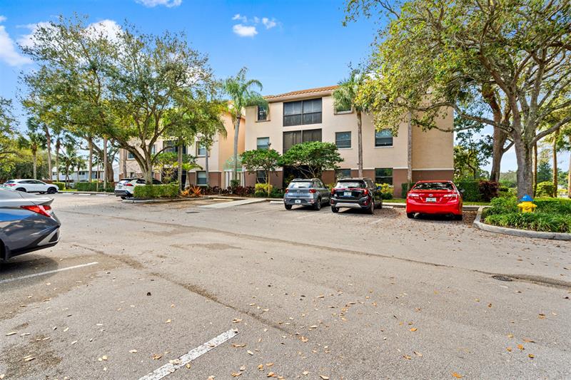 Image 41 of 47 For 4250 30th St  358