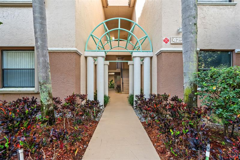 Image 7 of 47 For 4250 30th St  358