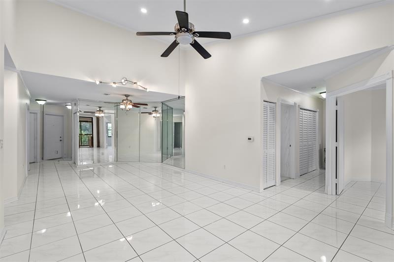 Image 9 of 47 For 4250 30th St  358