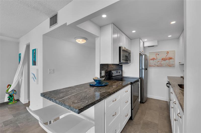 Image 12 of 48 For 3015 Ocean Blvd  9c