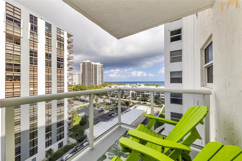 Image 18 of 48 For 3015 Ocean Blvd  9c