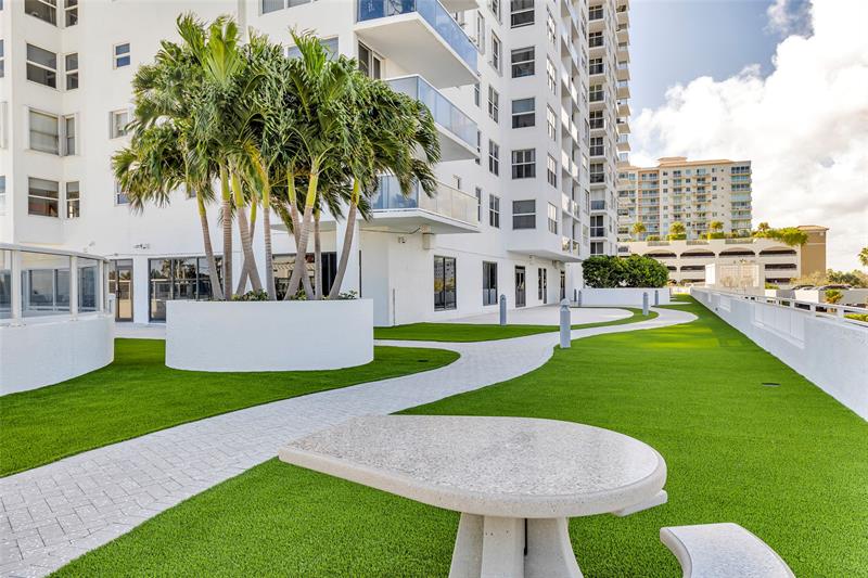 Image 31 of 48 For 3015 Ocean Blvd  9c