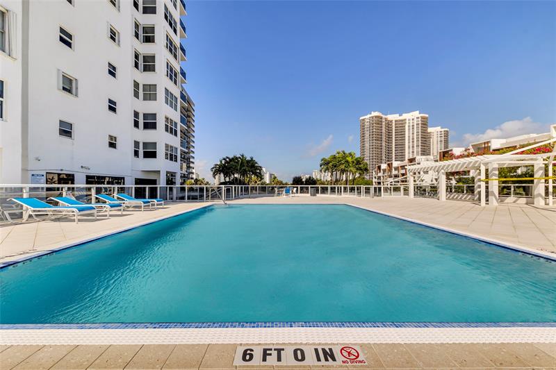 Image 32 of 48 For 3015 Ocean Blvd  9c