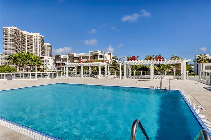 Image 33 of 48 For 3015 Ocean Blvd  9c