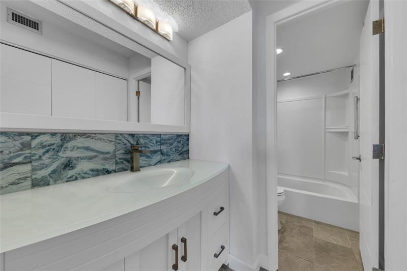 Image 6 of 48 For 3015 Ocean Blvd  9c
