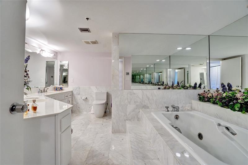 Image 21 of 38 For 812 Ocean Blvd  #205