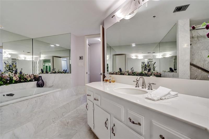 Image 22 of 38 For 812 Ocean Blvd  #205