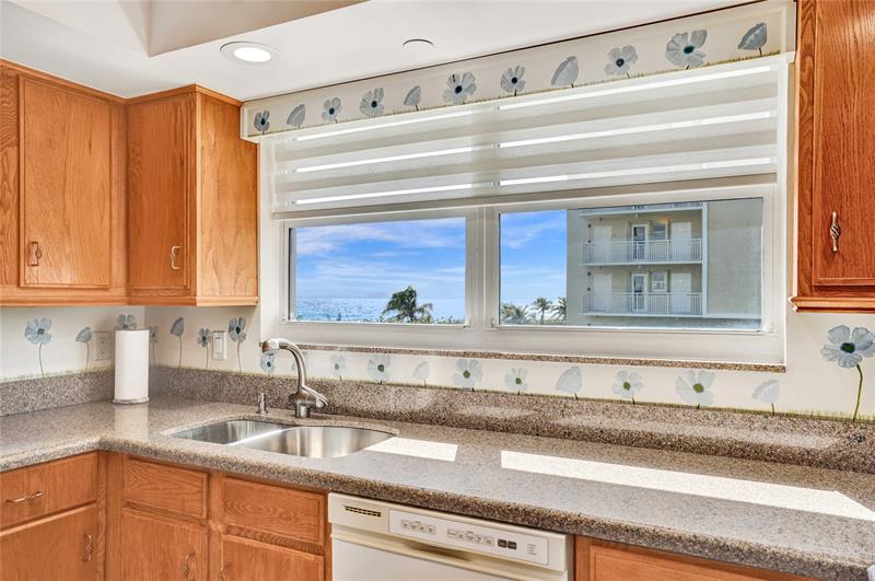 Image 26 of 38 For 812 Ocean Blvd  #205