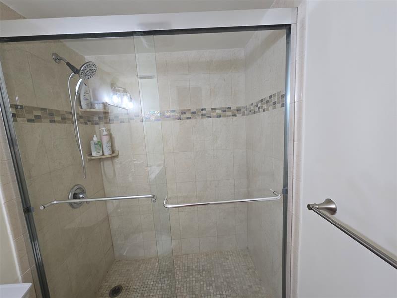 Image 13 of 18 For 7610 1st St  203