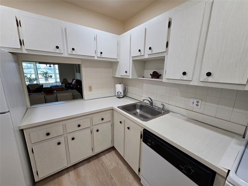 Image 4 of 18 For 7610 1st St  203