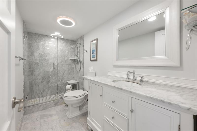 Image 21 of 35 For 3546 Ocean Blvd  5-527