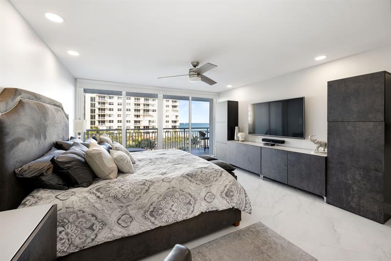 Image 23 of 35 For 3546 Ocean Blvd  5-527