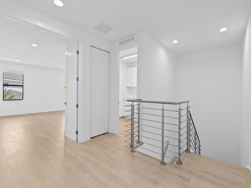 Image 10 of 40 For 1421 23rd Court
