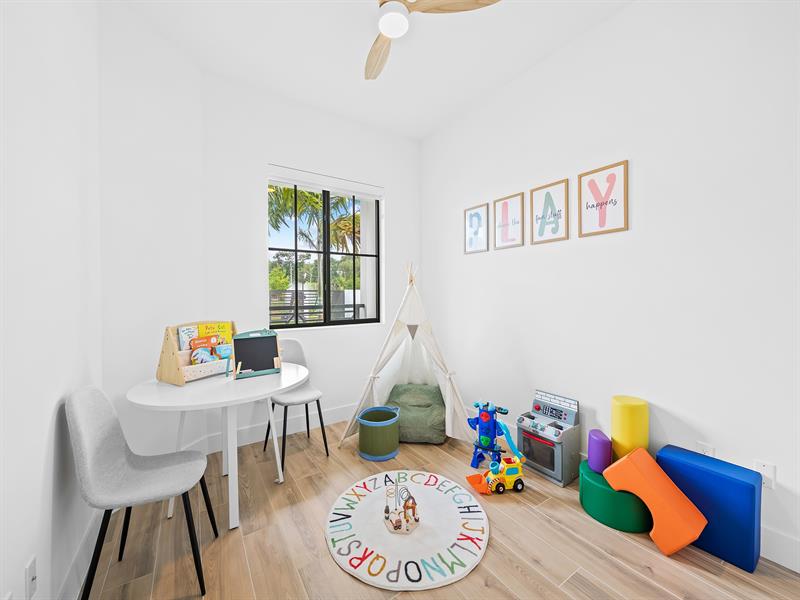 Image 20 of 40 For 1421 23rd Court