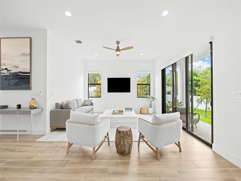 Image 3 of 40 For 1421 23rd Court