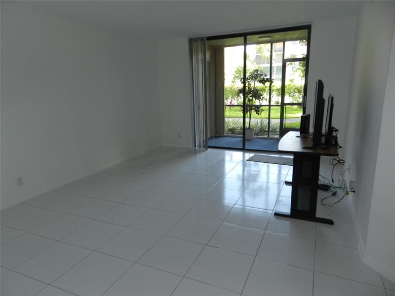 Image 3 of 30 For 10401 Broward Blvd  102