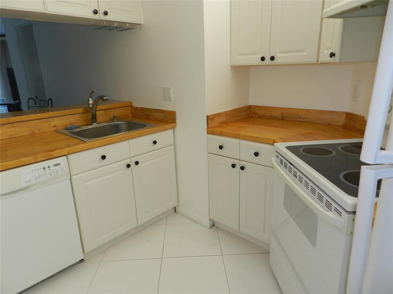 Image 30 of 30 For 10401 Broward Blvd  102
