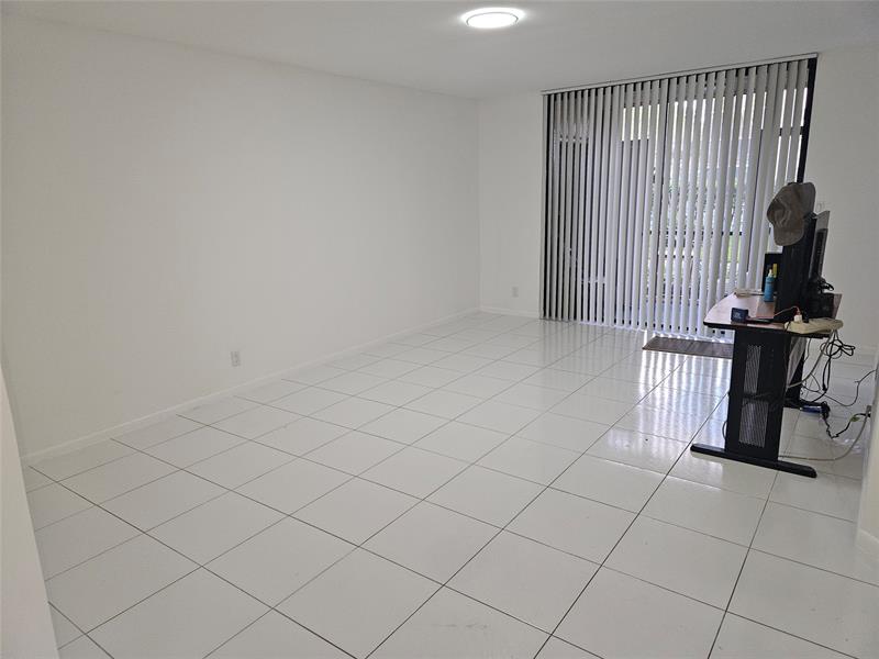 Image 6 of 30 For 10401 Broward Blvd  102