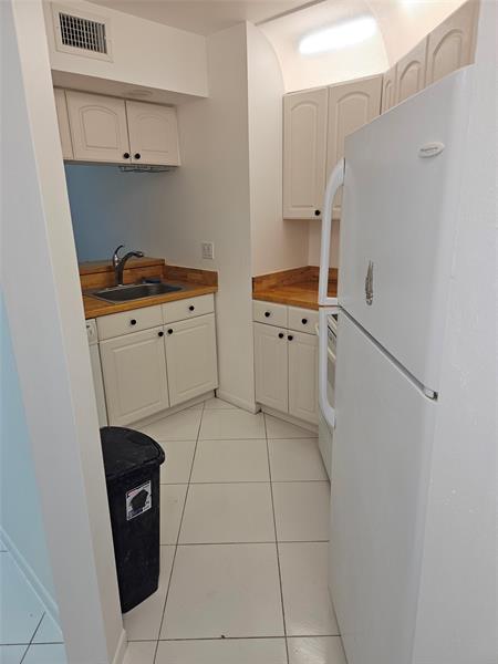 Image 9 of 30 For 10401 Broward Blvd  102
