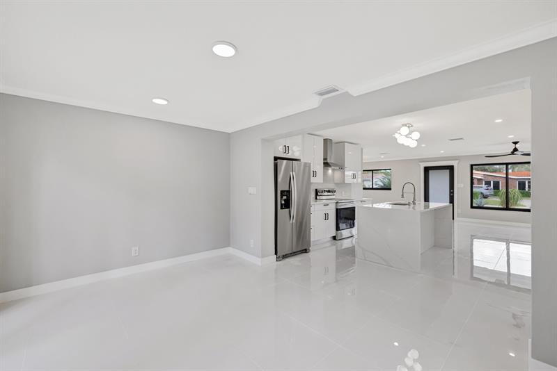 Image 22 of 41 For 1310 42nd St