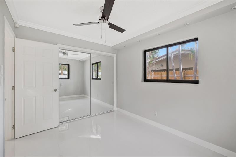 Image 33 of 41 For 1310 42nd St