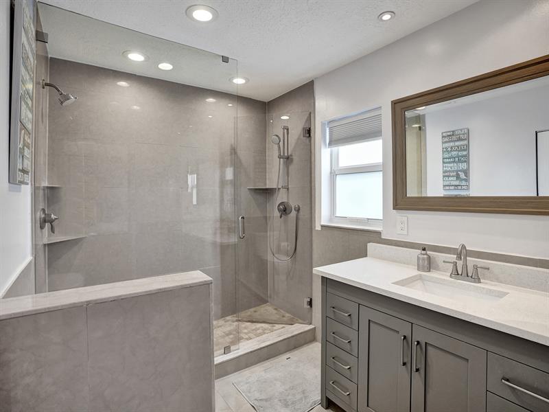 Image 23 of 52 For 2830 60th St