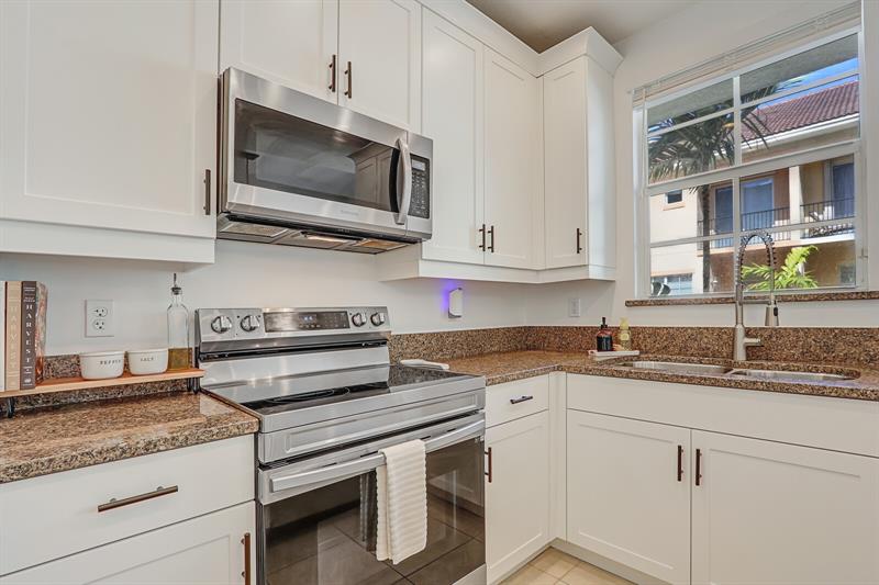 Image 28 of 44 For 2506 Gardens Pkwy