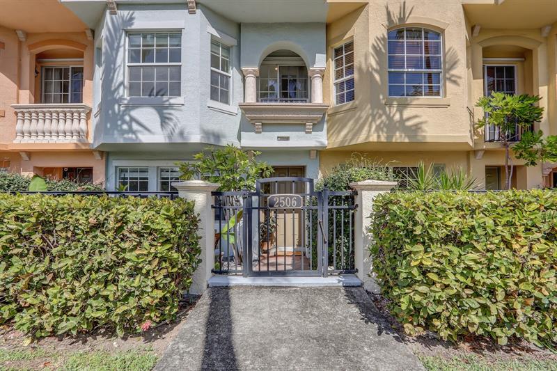 Image 4 of 44 For 2506 Gardens Pkwy
