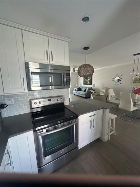 Image 4 of 26 For 3209 Ocean Drive  2l