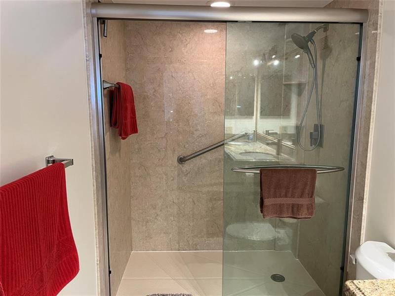 Image 15 of 25 For 7260 Kinghurst Dr  606