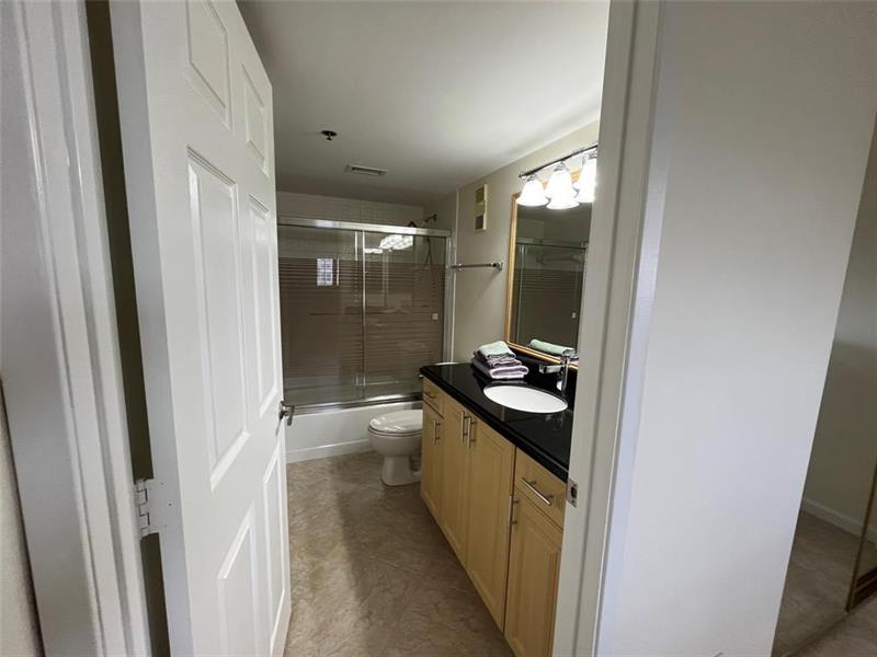 Image 18 of 25 For 7260 Kinghurst Dr  606