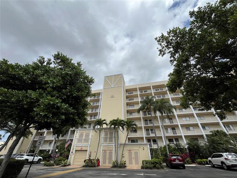 Image 21 of 25 For 7260 Kinghurst Dr  606