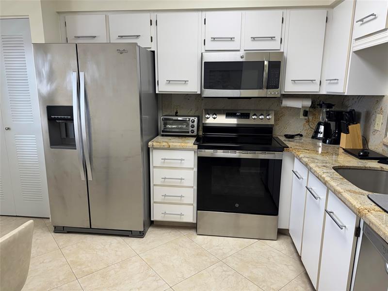 Image 4 of 25 For 7260 Kinghurst Dr  606