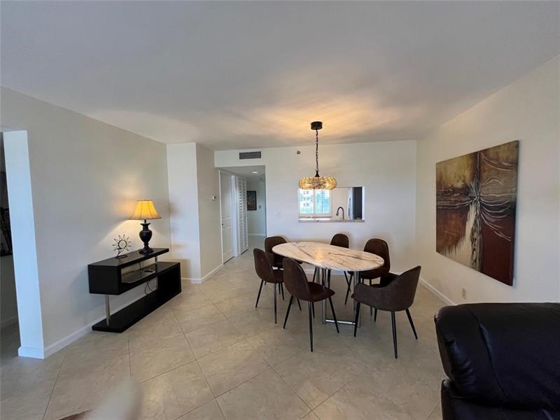 Image 8 of 25 For 7260 Kinghurst Dr  606